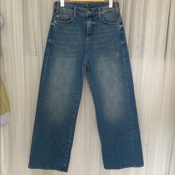 Emporio Armani Denim - Emporio Armani Blue Flare Wide Leg Jeans
Medium washed High Rise Size 29